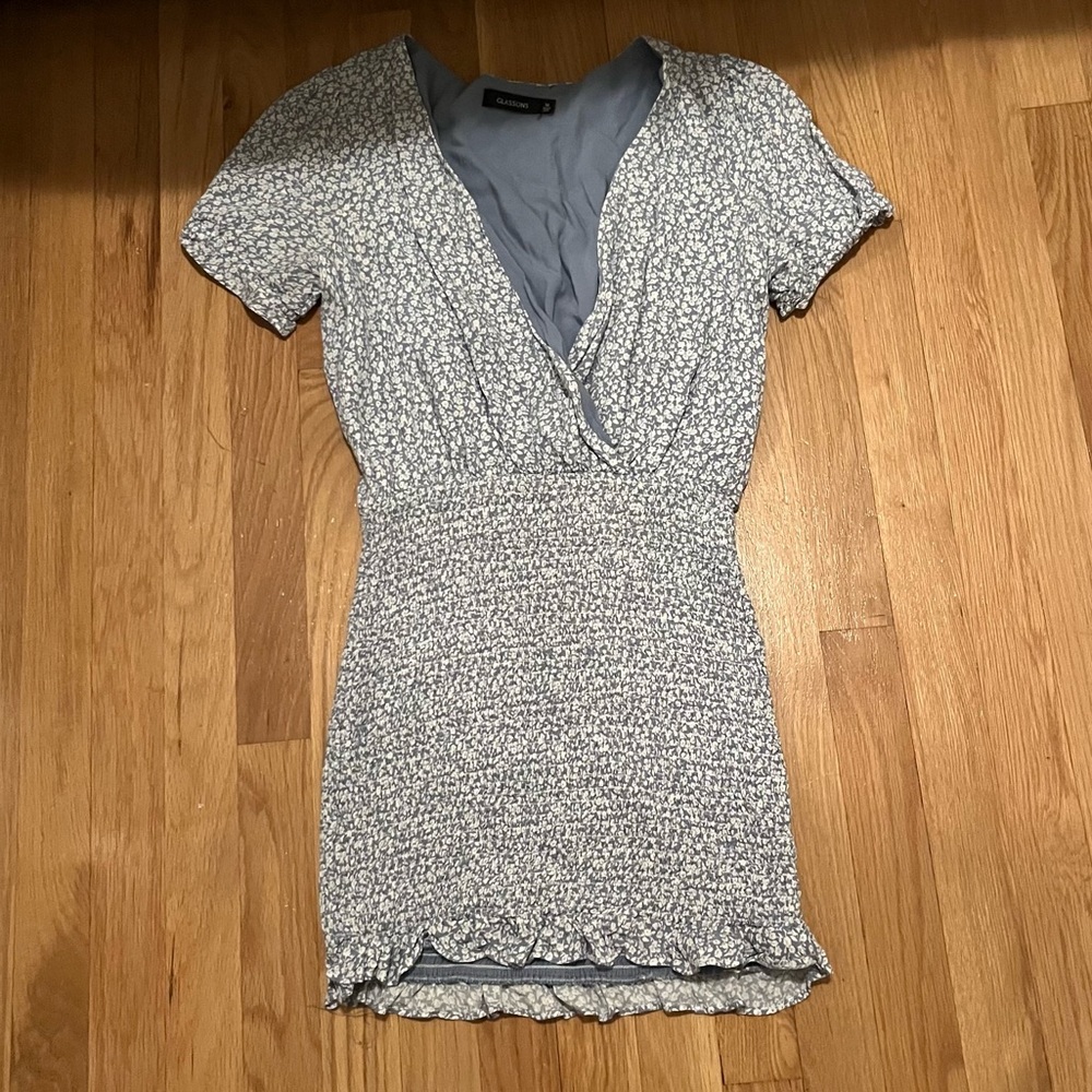Glassons Blue Floral Mini Dress with Ruched Bottom (size M)